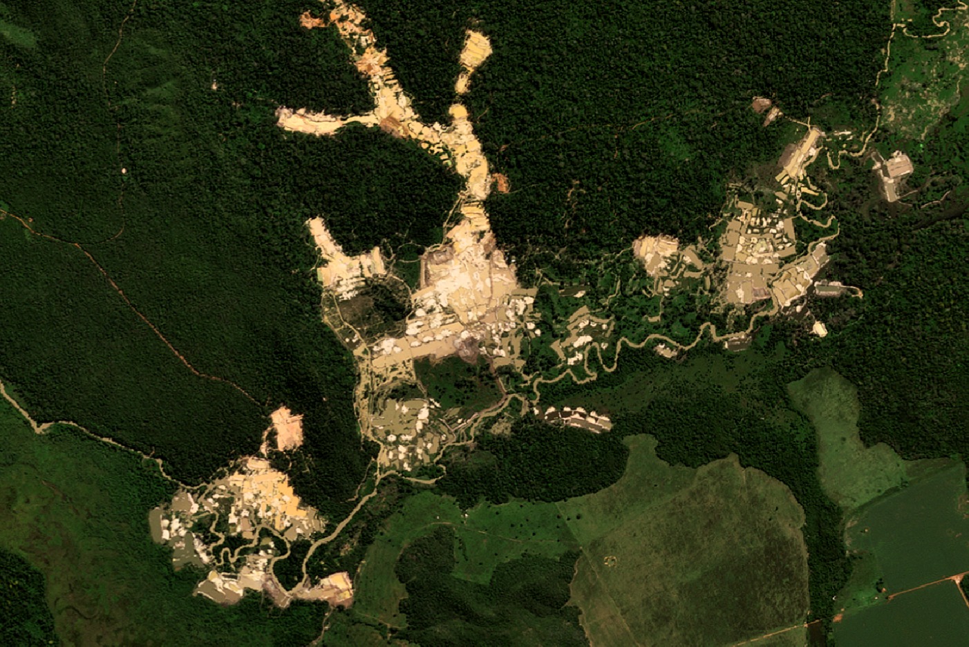 Foto do avanço do garimpo ilegal na Terra Indígena.jpg