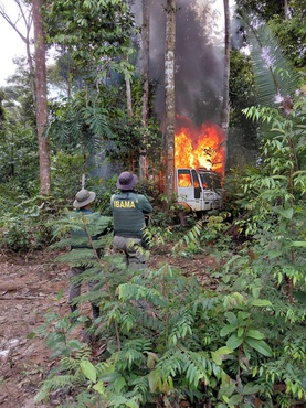 2026-04-02 Maquinário foi destruído pela equipe de acordo com as normas ambientais vigentes.jpeg