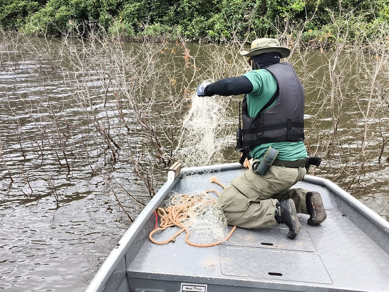2026-03-06 Petrechos de pesca foram apreendidos pelos agentes durante a fiscalização.jpg