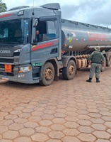 Operação do Ibama no DF vistoria veículos e aplica multas por transporte irregular de produtos perigosos