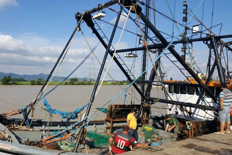 fiscalizacao_de_pesca_em_sc.JPG