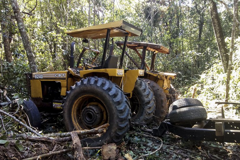 tratores_apreendidos.jpg