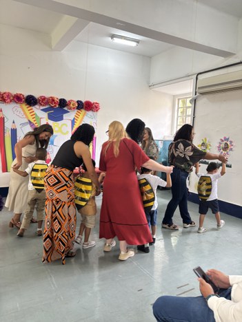 Foto encenação - fomatura educação infantil 2025