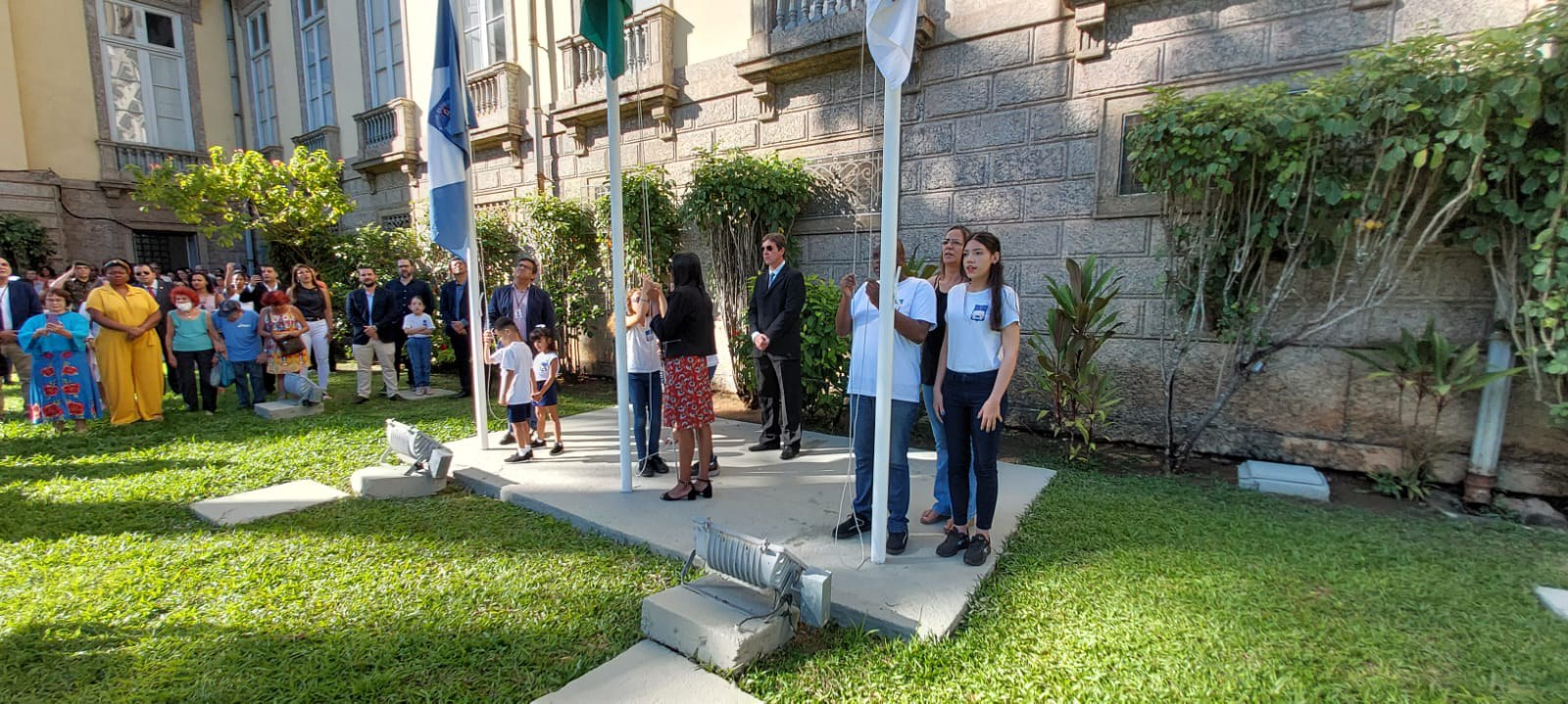 Hasteamento das bandeiras - 169 anos do IBC