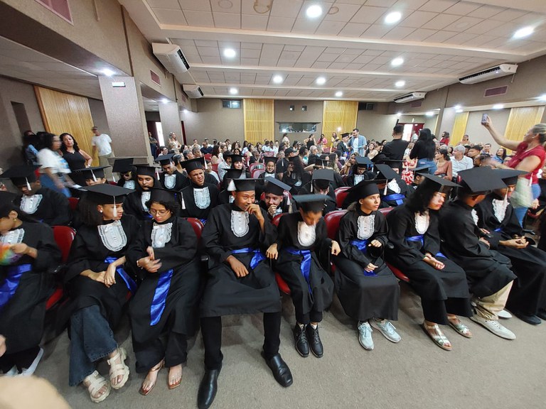 Foto formatura ensino fundamenta e médio - 2025