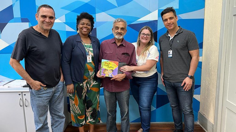 Professores do Cefet/RJ visitam IBC