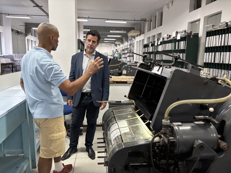 Imprensa Braille - visita do secretário MEC - Leonardo Barchini