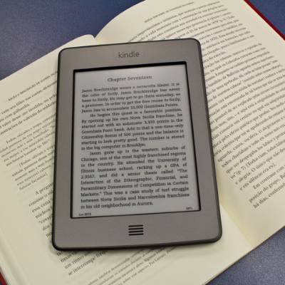 Livros eletrônicos, políticas de licenciamento e acesso aberto são temas de artigo