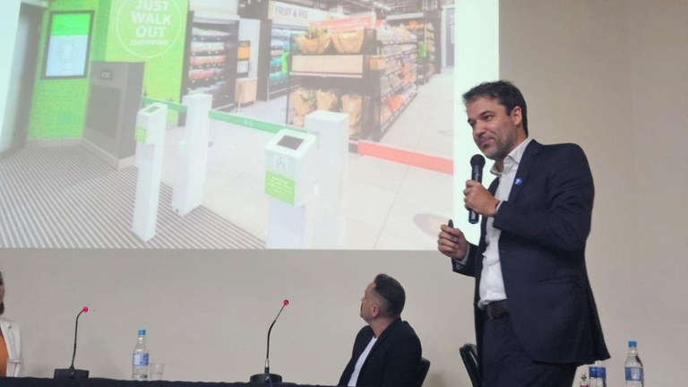 Diretor do Ibict palestra sobre os desafios da preservação digital no encerramento do VIII Seminário em Arquivologia da UFES