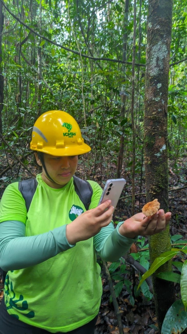 04- 14.1. Nayane Silva dos Santos - Voluntária em campo (1).jpg