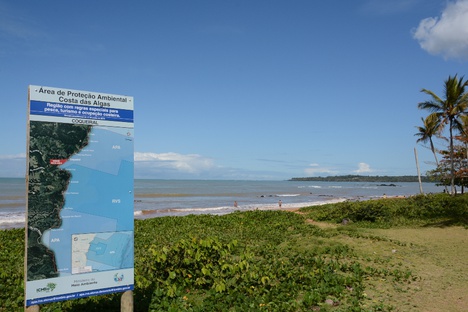 Sinalização na APA Costa das Algas e RVS de Santa Cruz, no ES.
