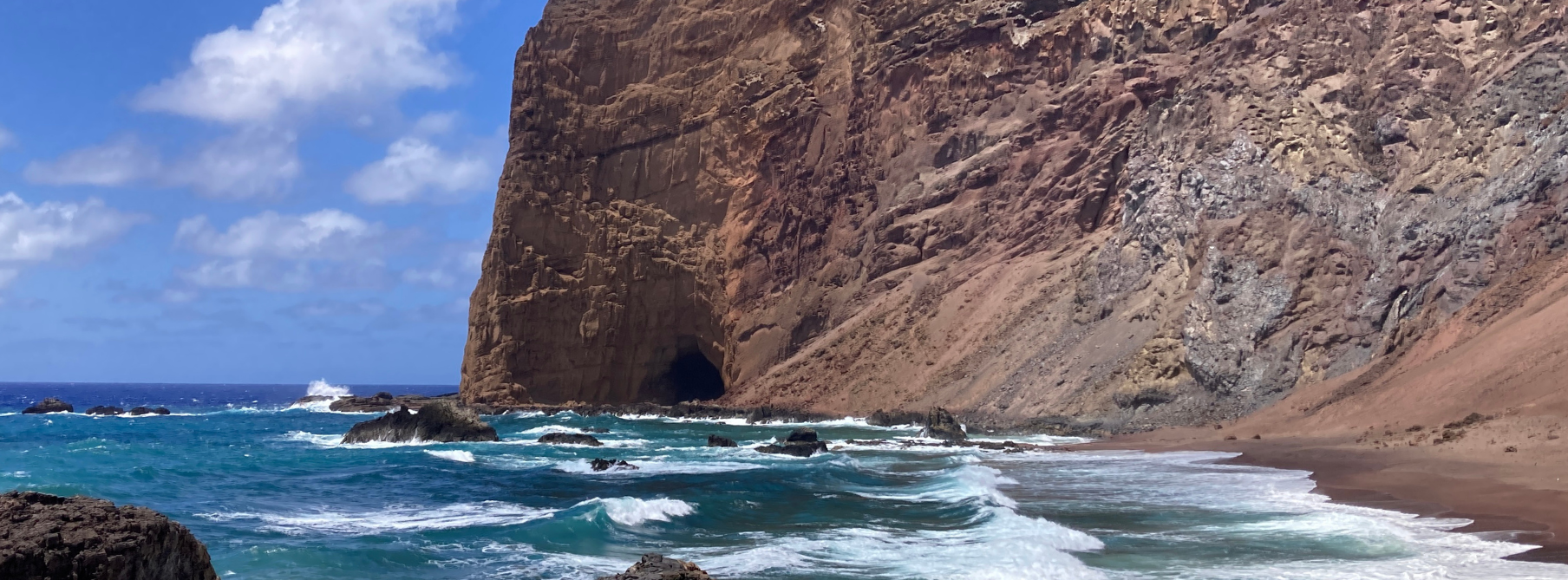 Túnel na Praia da Cratera