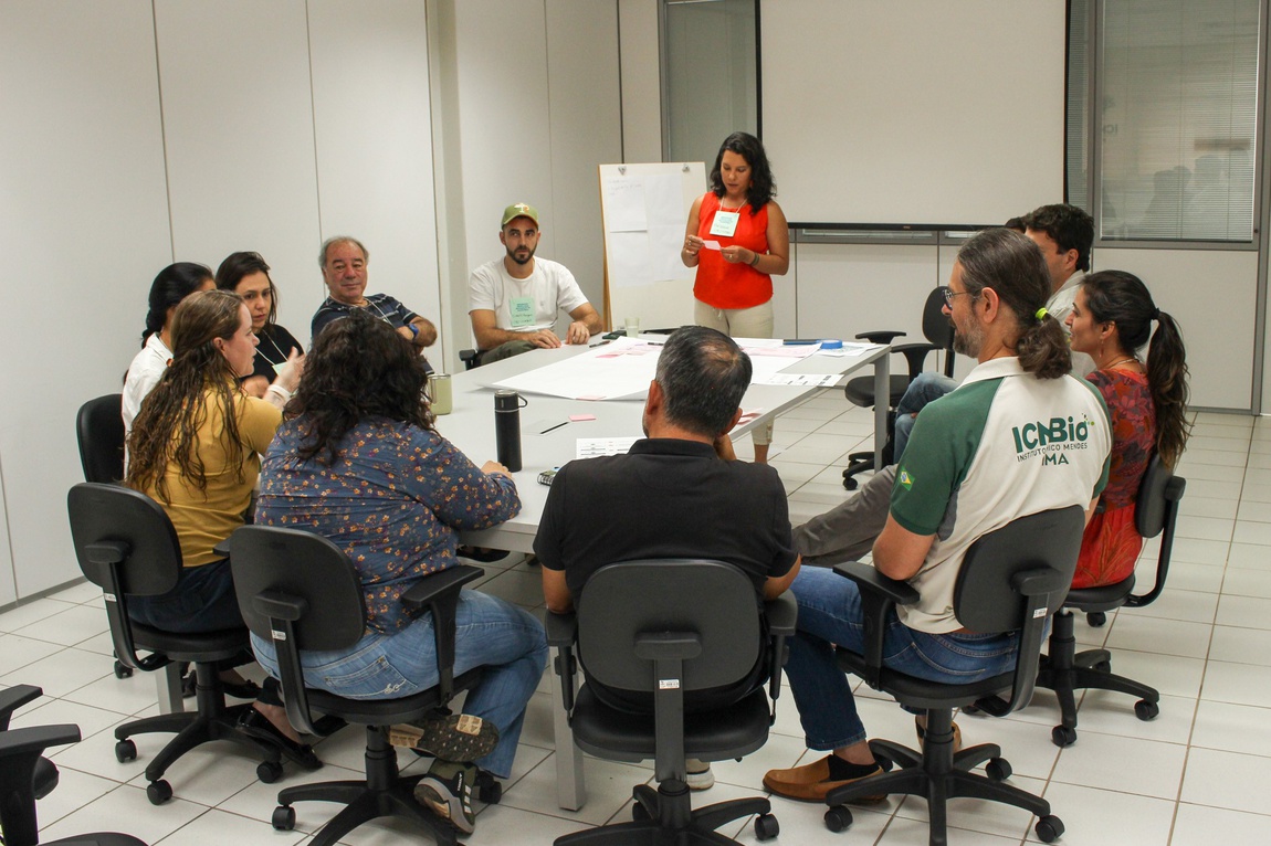 Discussões temáticas em grupos ocorreram após o ciclo de palestras. Foto: Luiza Tedesque.