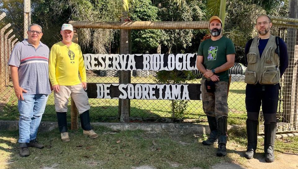 Equipe de pesquisa em Sooretama - ES.