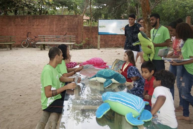 Voluntários na Base do TAMAR/ICMBio em Guriri, São Mateus-ES.