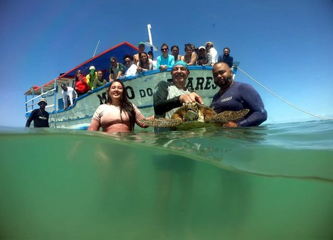 Marcação de tartaruga marinha em Coroca Vermelha-BA.