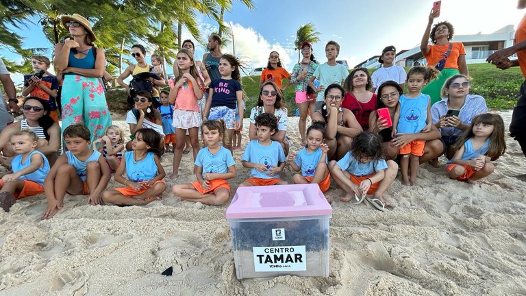 Crianças da escola de educação infantil Arte de Nascer, do RN