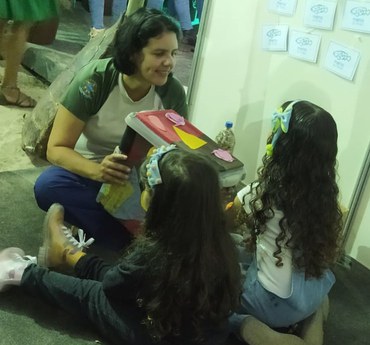 Analista ambiental Kelly Bonach durante 1ª Feira de Agronegócios de São Mateus/ES