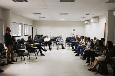 Grupo trabalhando sobre o Planejamento Espacial Marinho (PEM).