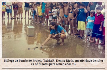 Denise Rieth, ex-gestora da Base de Guriri, em São Mateus-ES em soltura de filhotes.
