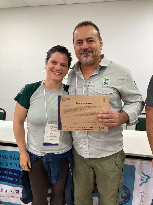 Analista ambiental do Cemave Camila Gomes e chefe do NGI Grandes Unidades Oceânicas Júlio Rosa.