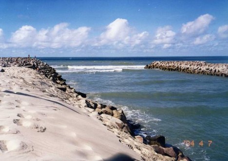 O Arroio Chuí é um pequeno curso d’água localizado na fronteira entre o Brasil e o Uruguai, sendo o ponto extremo sul do Brasil - Foto: Divulgação/Prefeitura do Chuí