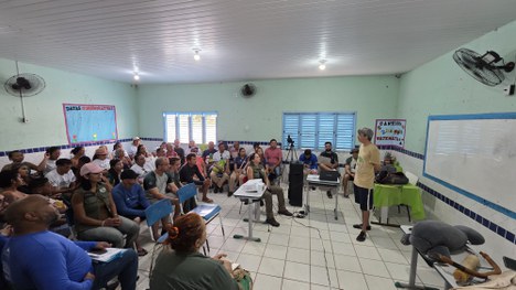 Rogério Funo compartilha resultados e perspectivas com a comunidade da Ilha do Gato, fortalecendo o diálogo e o compromisso com a conservação ambiental - Foto: Geylson Paiva/ICMBio