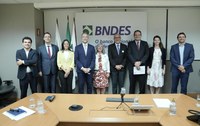 Acordo de cooperação entre BNDES e BID prevê investimentos de R$ 5 milhões em projetos de manejo florestal e turismo sustentável na Amazônia