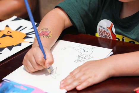 As crianças contribuíram com desenhos do lobo - Foto: Camila Saldanha/ICMBio