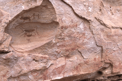 Pinturas rupestres registradas nos paredões da Parque Nacional da Serra da Capivara retratam cenas do cotidiano, rituais e práticas de grupos humanos que viveram na região há milhares de anos – Foto: Rubem Jayron/ICMBio