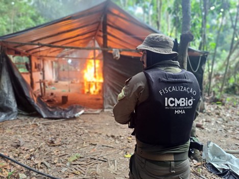 Desmobilização de acampamentos usados como base de apoio para atividades de garimpo ilegal na Resex Riozinho do Anfrísio - Foto: Acervo