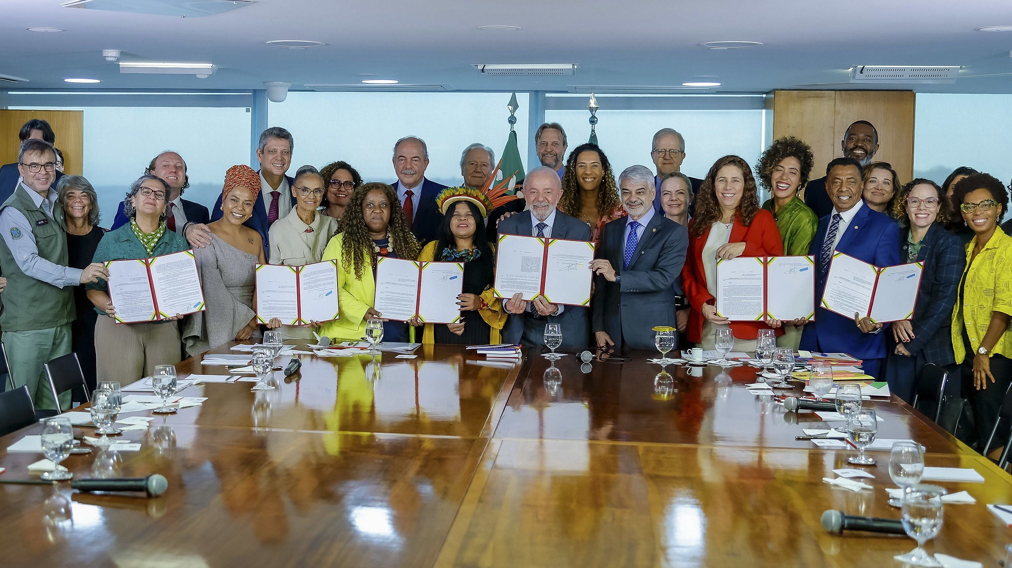 Presidente do ICMBio, Mauro Pires (esq), participou do ato de assinatura de decretos de criação das unidades de conservação, no Palácio do Planalto - Foto: Ricardo Stuckert
