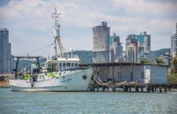 Navio de Pesquisa Soloncy Moura, do ICMBio, realiza expedição científica sobre tubarões e raias no litoral catarinense
