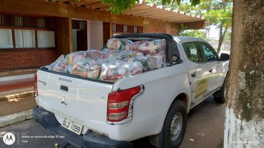 Entrega de cestas básicas doadas
