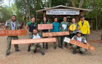 Oficina de sinalização de trilhas e atrativos naturais da APA do Planalto Central capacita equipes de unidades de conservação