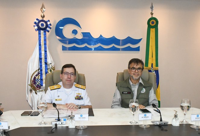 O Contra-almirante da Marinha, Ricardo Jaques Ferreira, junto ao presidente do ICMBio, Mauro Pires - Foto: Segundo-Sargento Josenilda/ Marinha do Brasil