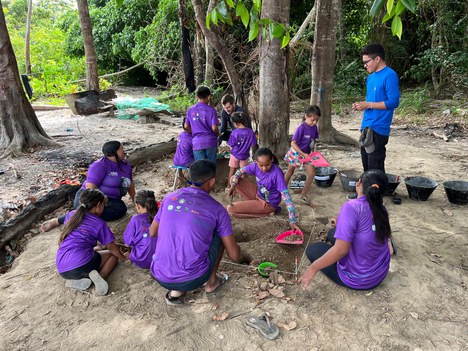 Atividade de escavação para a turma de arqueologia mirim da Escola Nossa Senhora do Carmo - Foto: Divulgação/Projeto Jabba