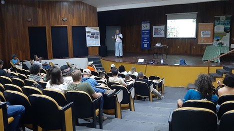 Participantes acompanham as palestras do 16º Festival Brasileiro das Aves Migratórias no Parque Nacional da Lagoa do Peixe - Foto: Divulgação/Arquivo do Parna Lagoa do Peixe