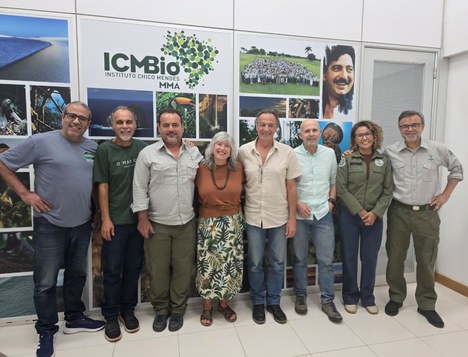 Representantes da RedeMar entregam a Carta de Tamandaré ao presidente do ICMBio, Mauro Pires - Foto: Acervo