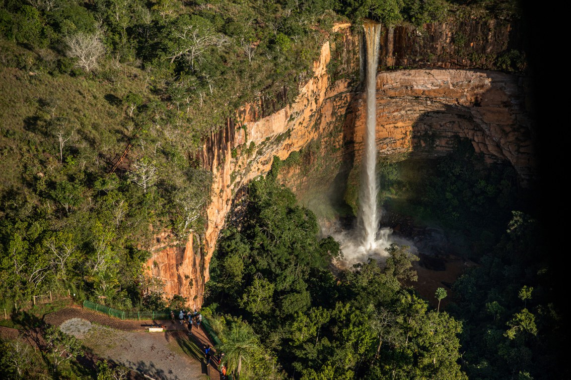 Cachoeira-Véu-de-Noiva-o-cartão-postal-do-Parque-Nacional-da-Chapada-dos-Guimarães-Foto-Geovane-Brandão-Wikiparques.jpg