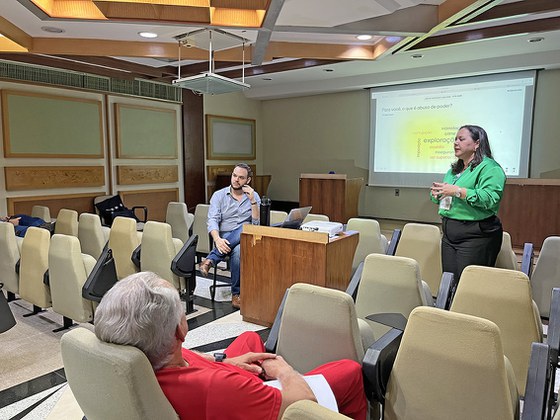 Diretora do IEC, Lívia Caricio, falou durante a abertura do evento