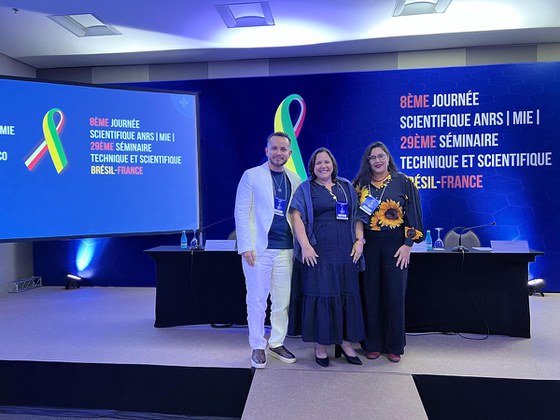 Na foto, da esquerda pra direita: Kelvin Souza, Assessor Técnico Especializado Comunicação Social, Lívia Carício, diretora do IEC, Lívia Casseb, chefe da Seção de Arbovirologia do IEC.