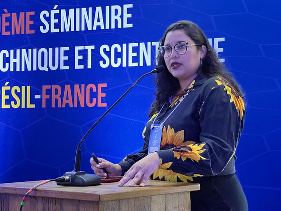 Lívia Casseb demonstrou a diversidade e o histórico de 70 anos dos estudos do IEC com arbovírus e outras zoonoses.