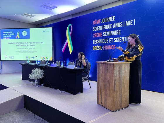 Evento celebra os 33 anos da cooperação franco-brasileira na área da saúde, com foco no controle da transmissão e tratamento do HIV/AIDS.