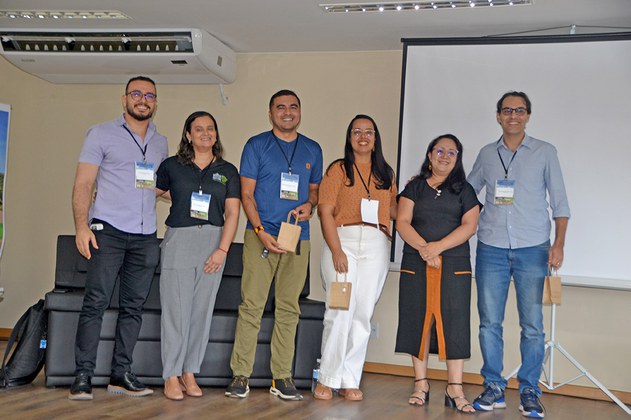 Palestrantes da mesa redonda “Poluição Plástica na Amazônia – Evidências e Desafios para a Saúde Ambiental” e coordenação do evento