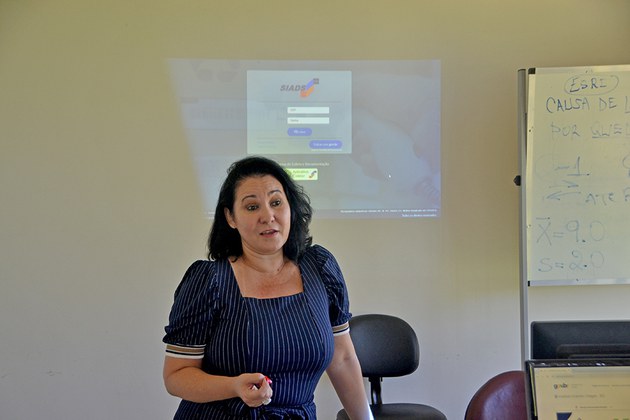 Lucineide Costa, Coordenadora de Administração de Material e Patrimônio do Ministério da Saúde, ministrou o treinamento
