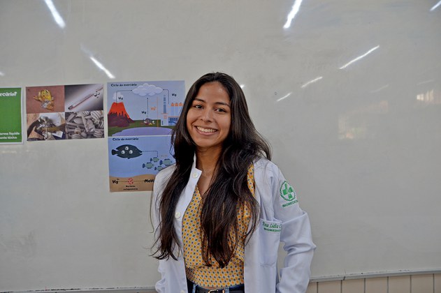 A universitária Ana Lídia Castro, do grupo Floresta e Mercúrio.