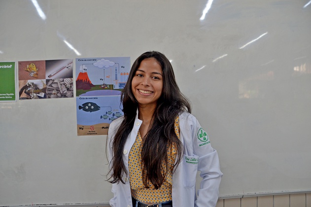 A universitária Ana Lídia Castro, do grupo Floresta e Mercúrio.