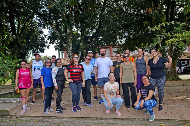 Servidores e colaboradores que participaram da caminhada do IEC ao CENP.