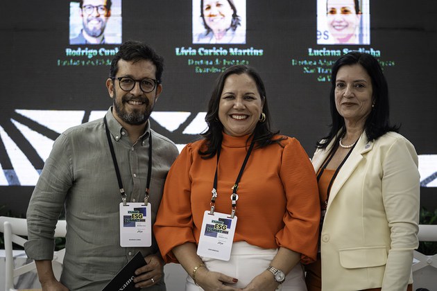A diretora Lívia Caricio com Rodrigo Cunha e Luciana Sardinha